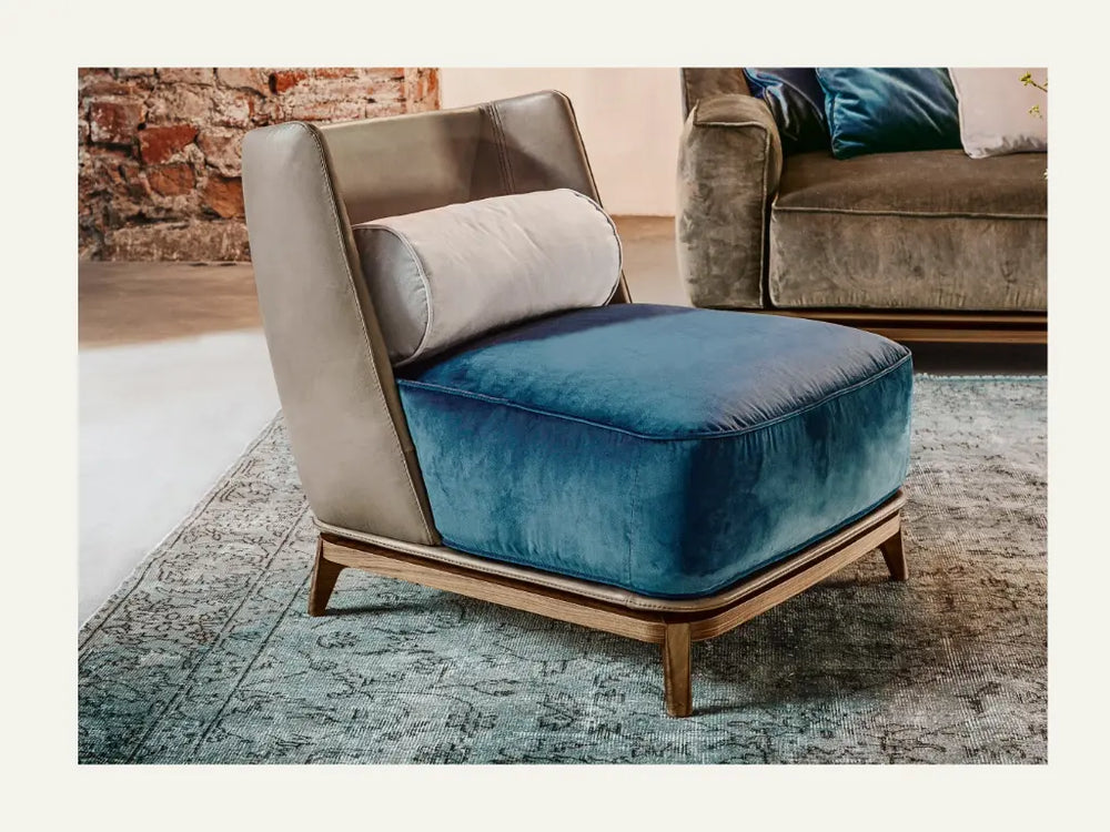 Accent chair Blue and brown with wooden base 
