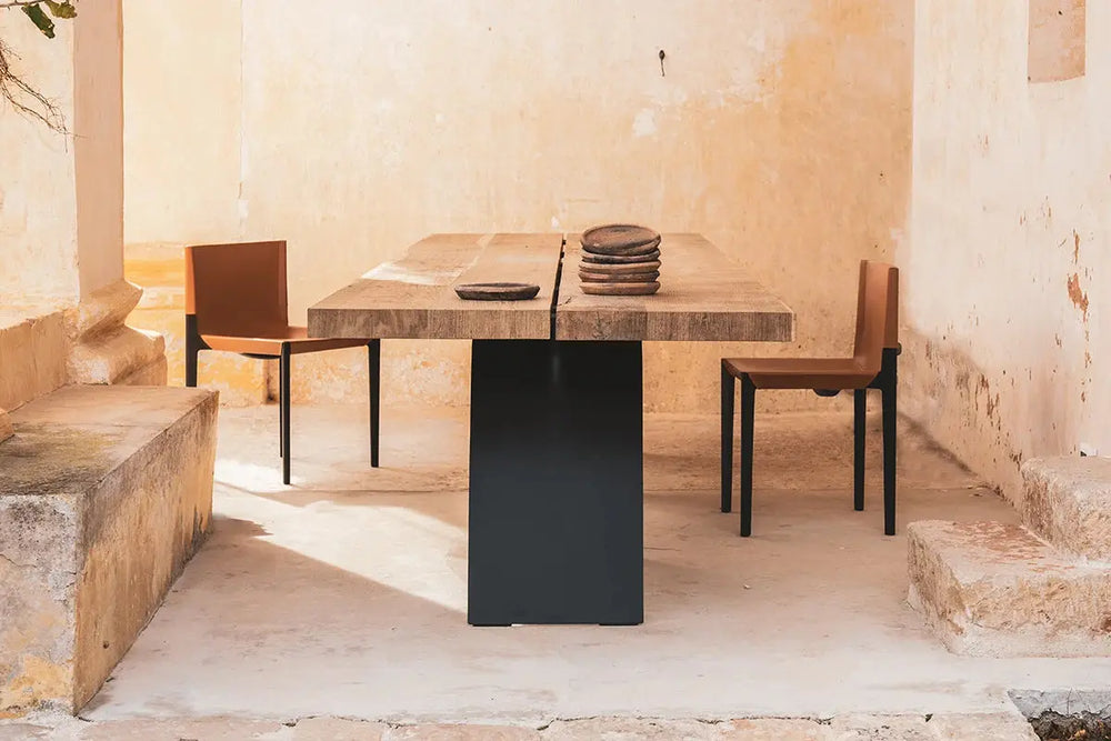 Desco Dining Table by Amura